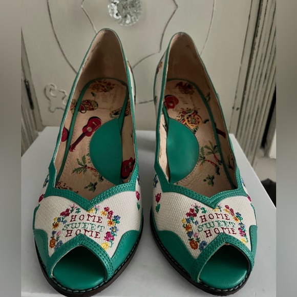 Miss L Fire Sandals - Picture 2 of 11